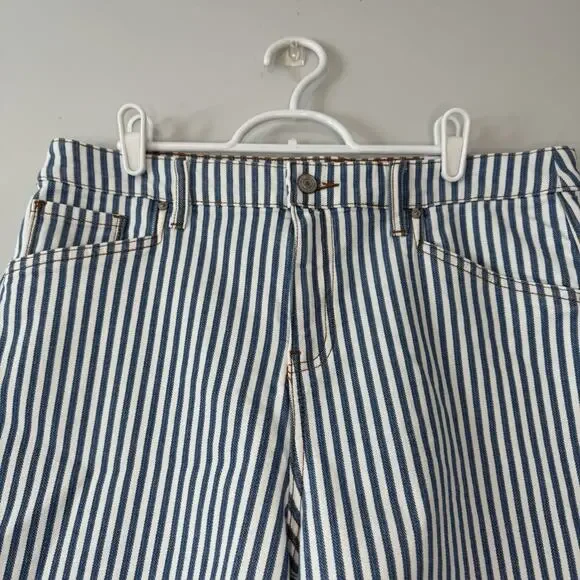 Chicos 2 Denim Mercado Trouser Shorts Women's Sz 12 Blue White Stripe 6.5 Inseam - Picture 2 of 10